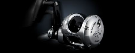 Makaira Sea Silver Lever Drag Reel - Okuma Makaira Deniz Gümüş Lever Drag Makarası - Özel baskı silah dumanı ve gümüş anodizasyon - Karbonit çift kuvvetli drag sistemi - Orijinal Makaira'ya kıyasla büyük boyutlu kol ve düşük hız dişli oranı